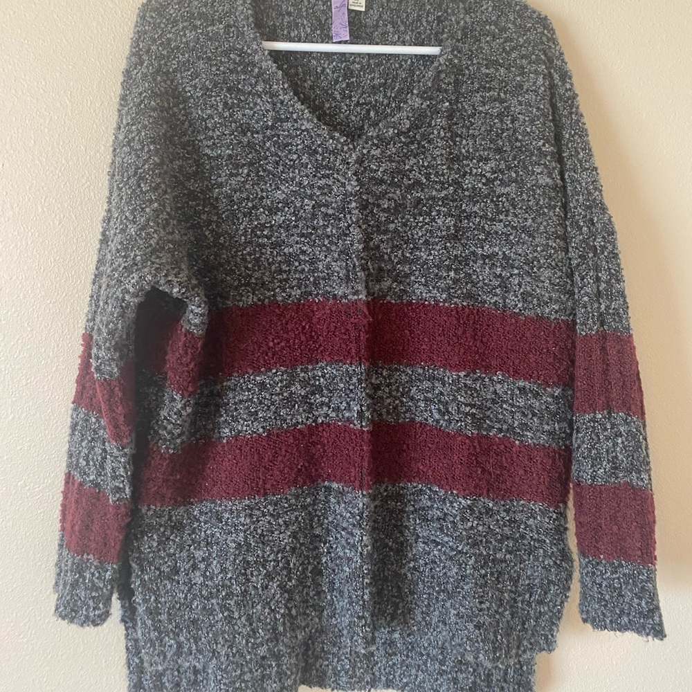 Grey and maroon oversized sweater - medium